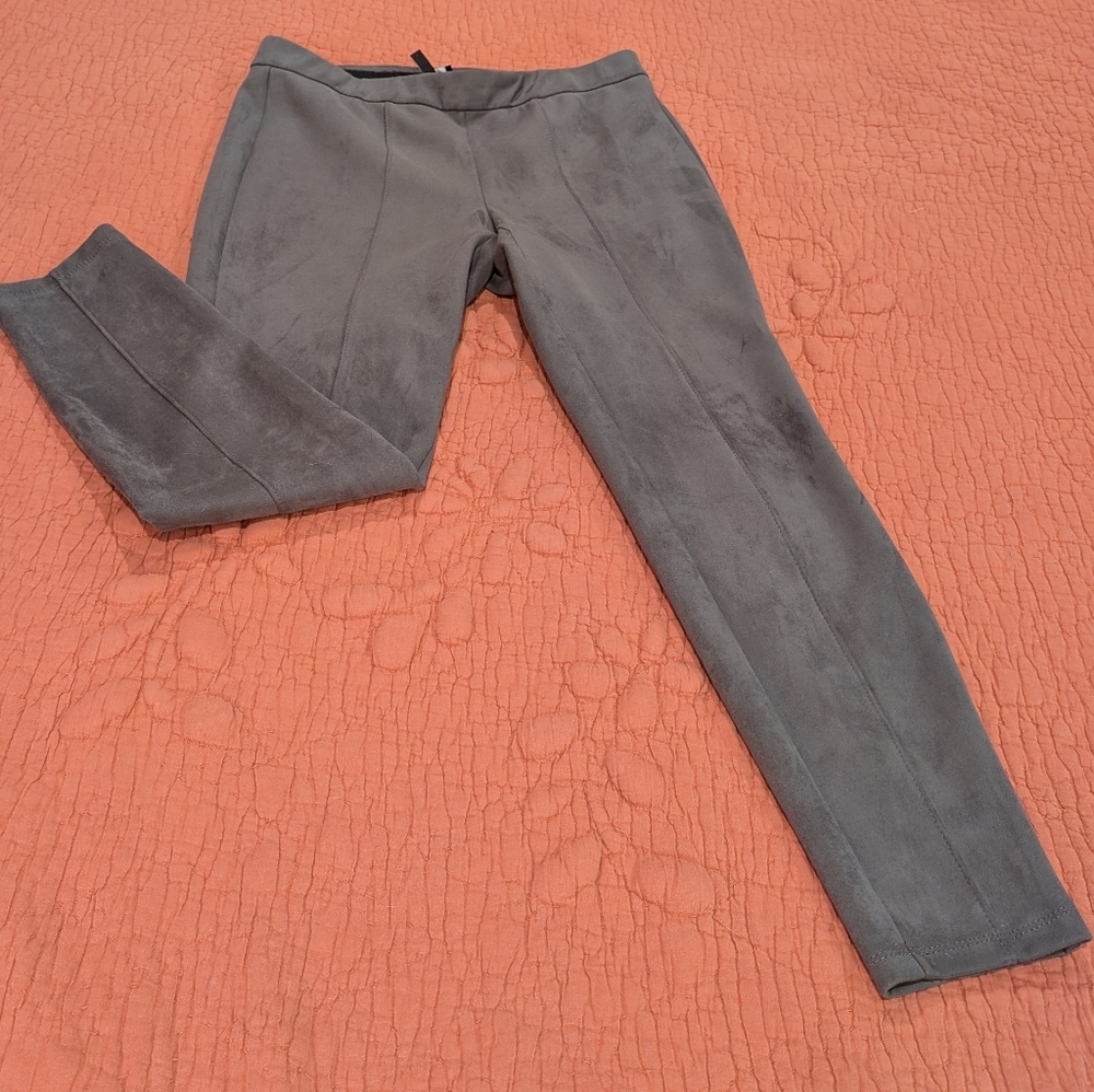 Chic Gray Suede Leggings